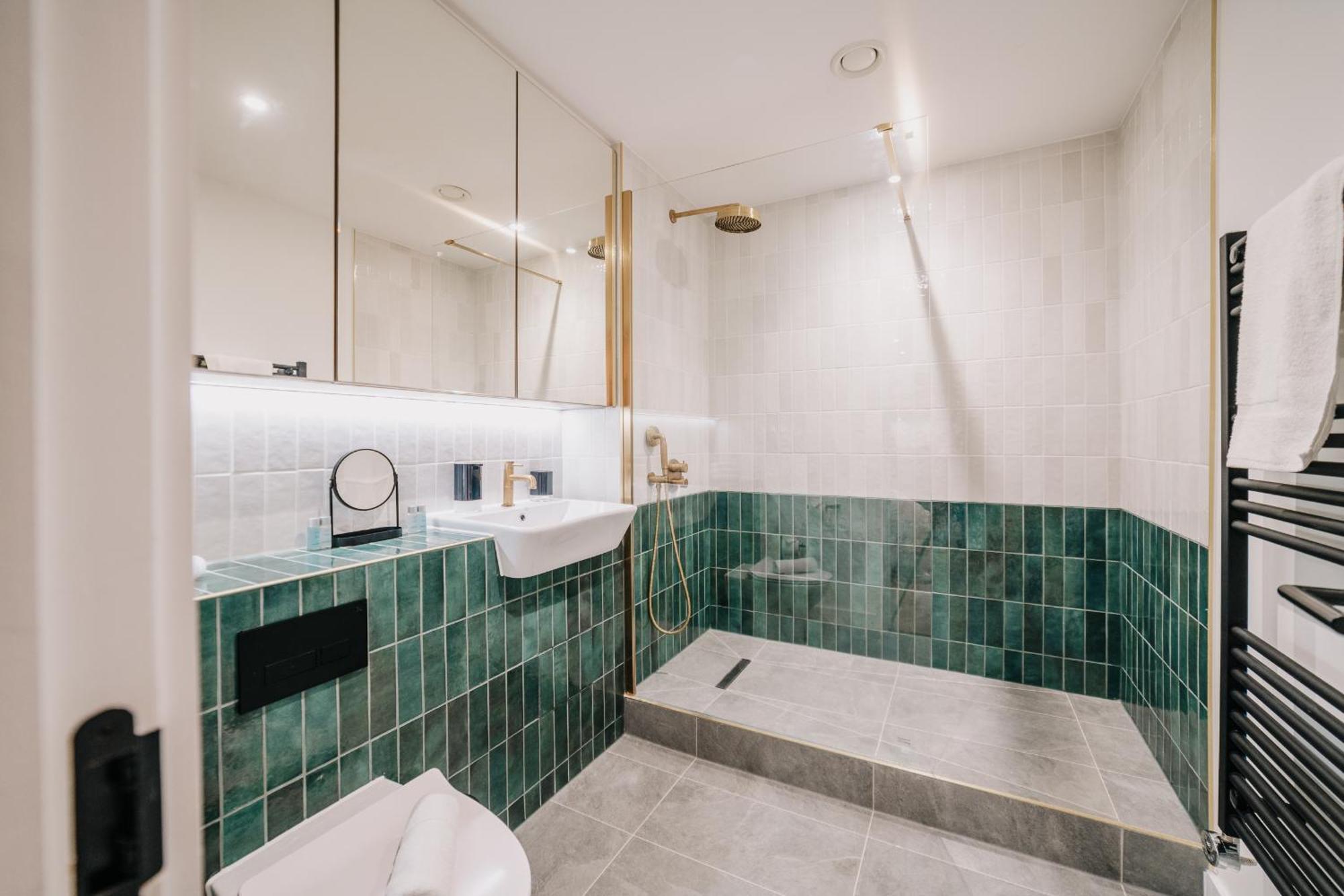 Grade II Listed Unique City Gem, City Centre, Fast Wifi, Contractors, Family Birmingham Bagian luar foto